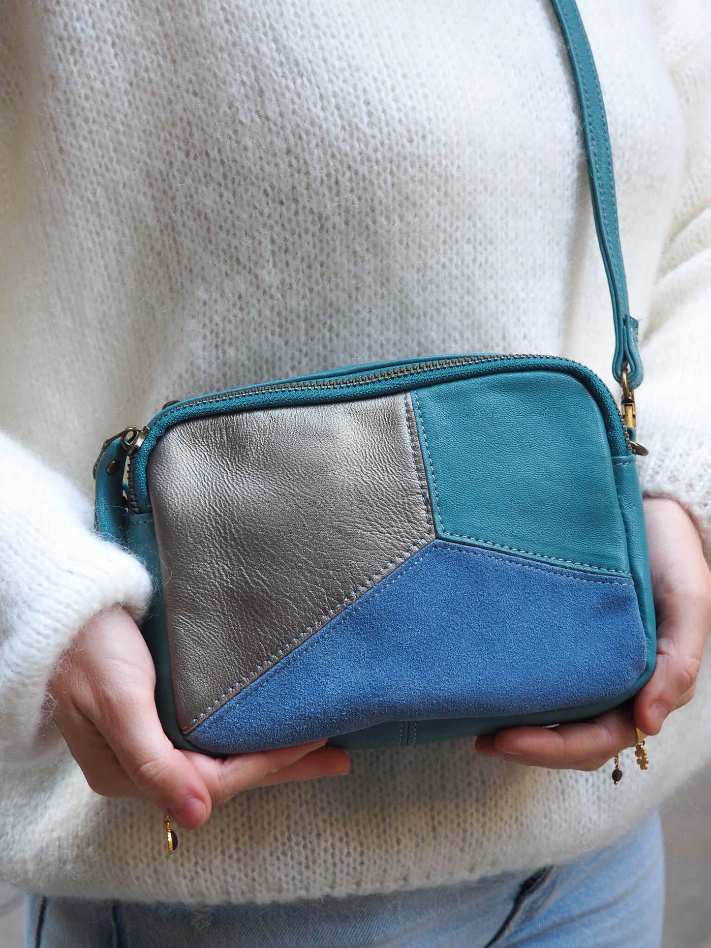 Bolso Clara bandolera de cuero azul