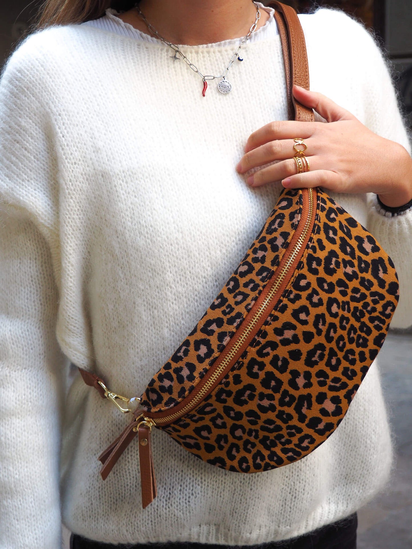 Leo Camel Fanny Pack