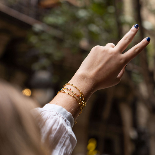 Bracelet permanent fait sur mesure à Chez Paulette Barcelona en acier inoxydable qui sera résistants à l'eau