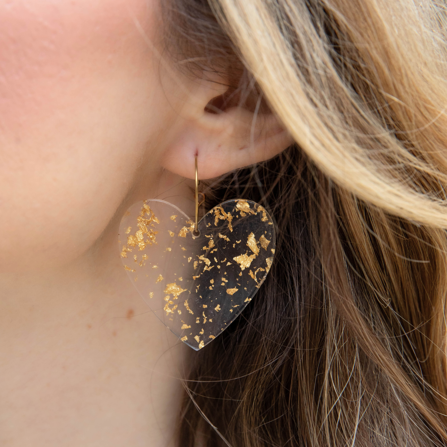 Pendientes “Corazón Dorado” en Resina con Pan de Oro