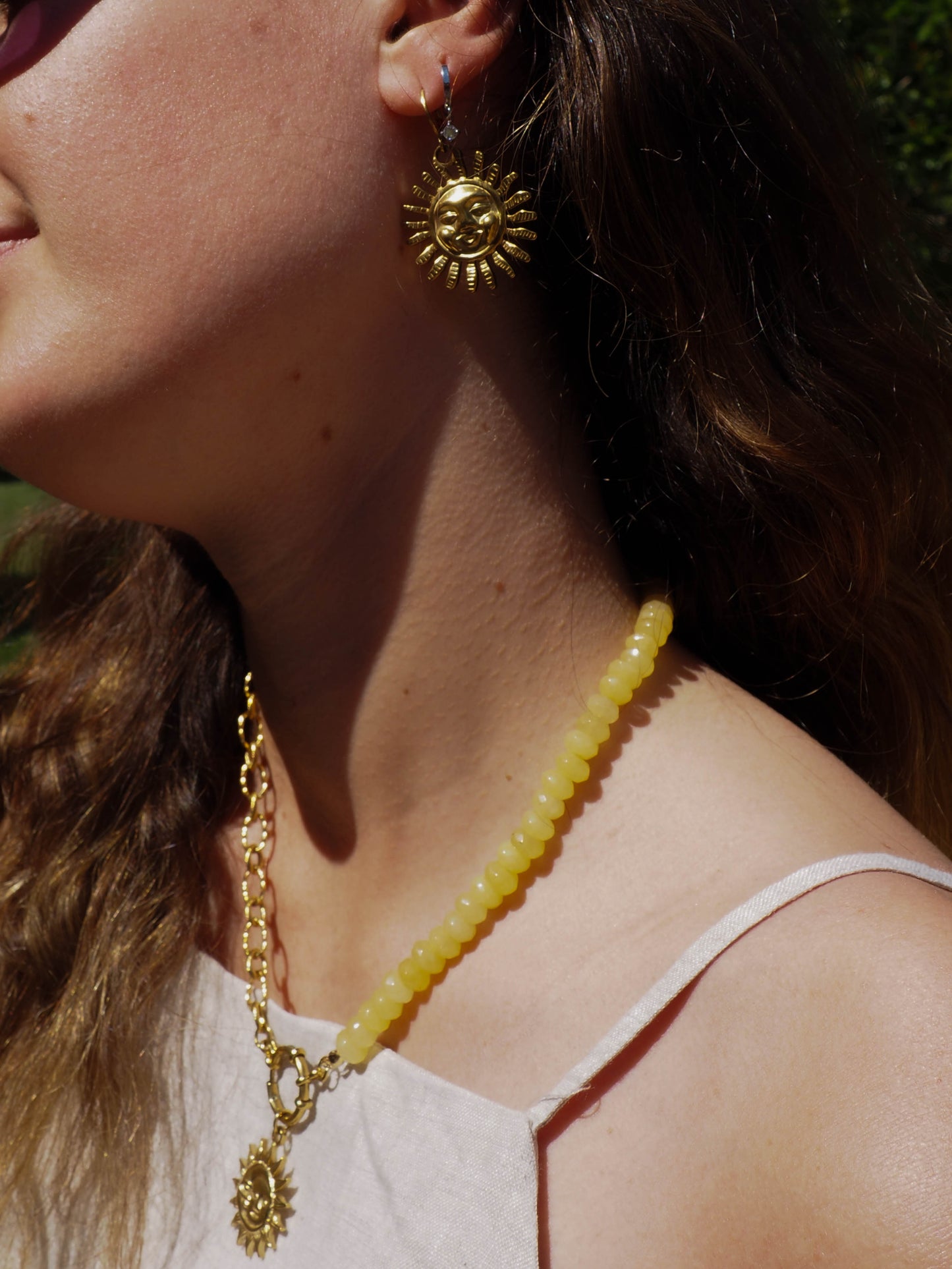 Collar «sol amarillo» con perlas amarillas y cadenas&nbsp;