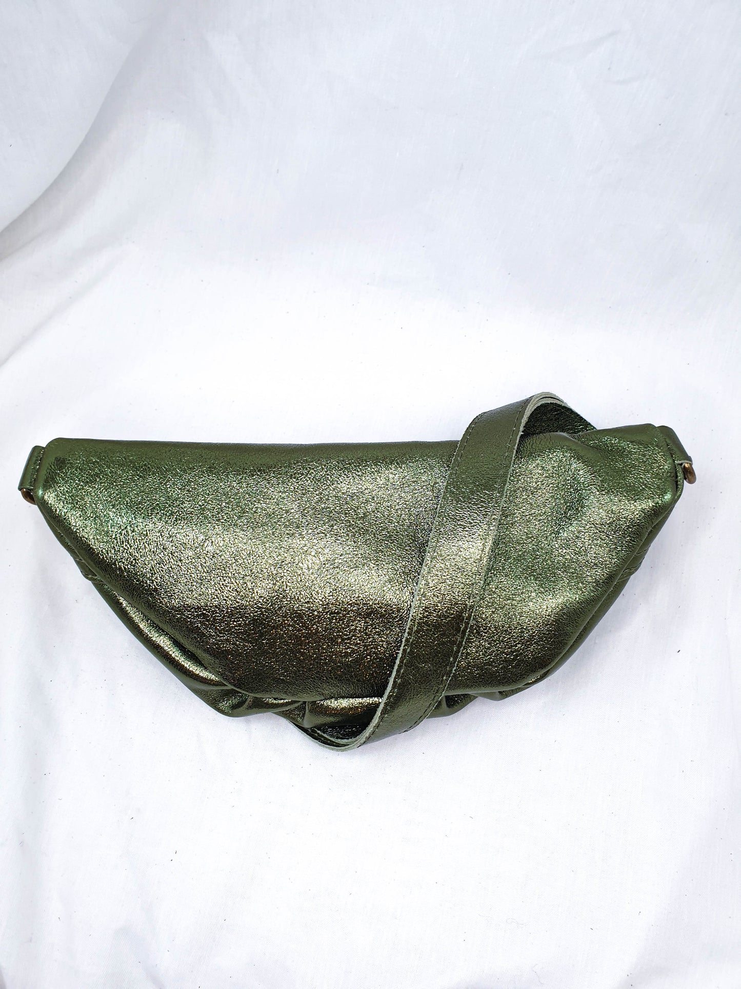 Sac banane Lou en cuir vert kaki