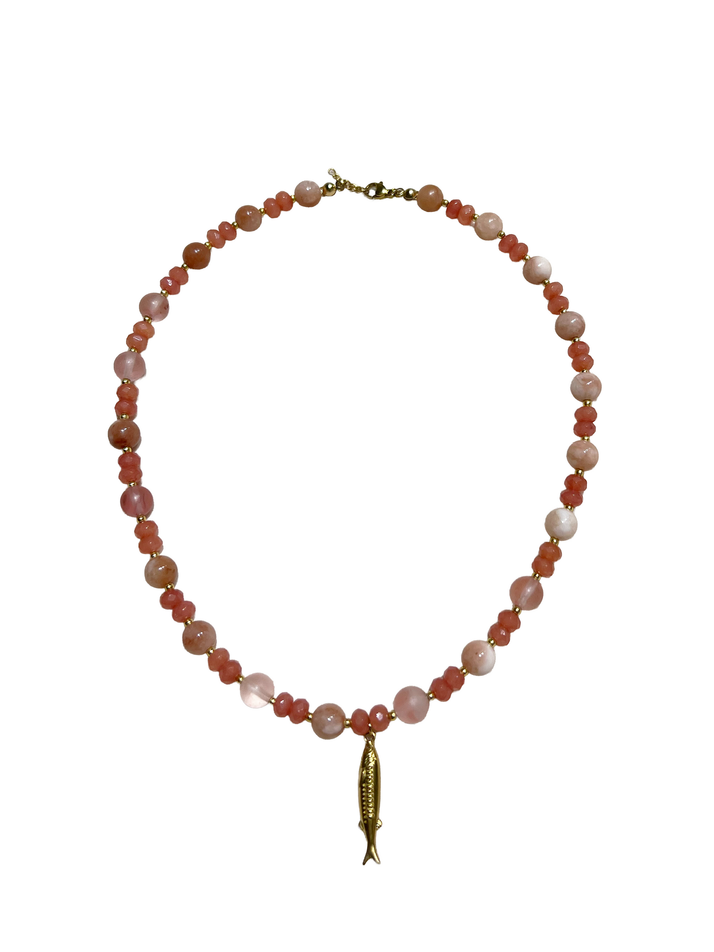 Collar "Perlas rosas con charm de pez"