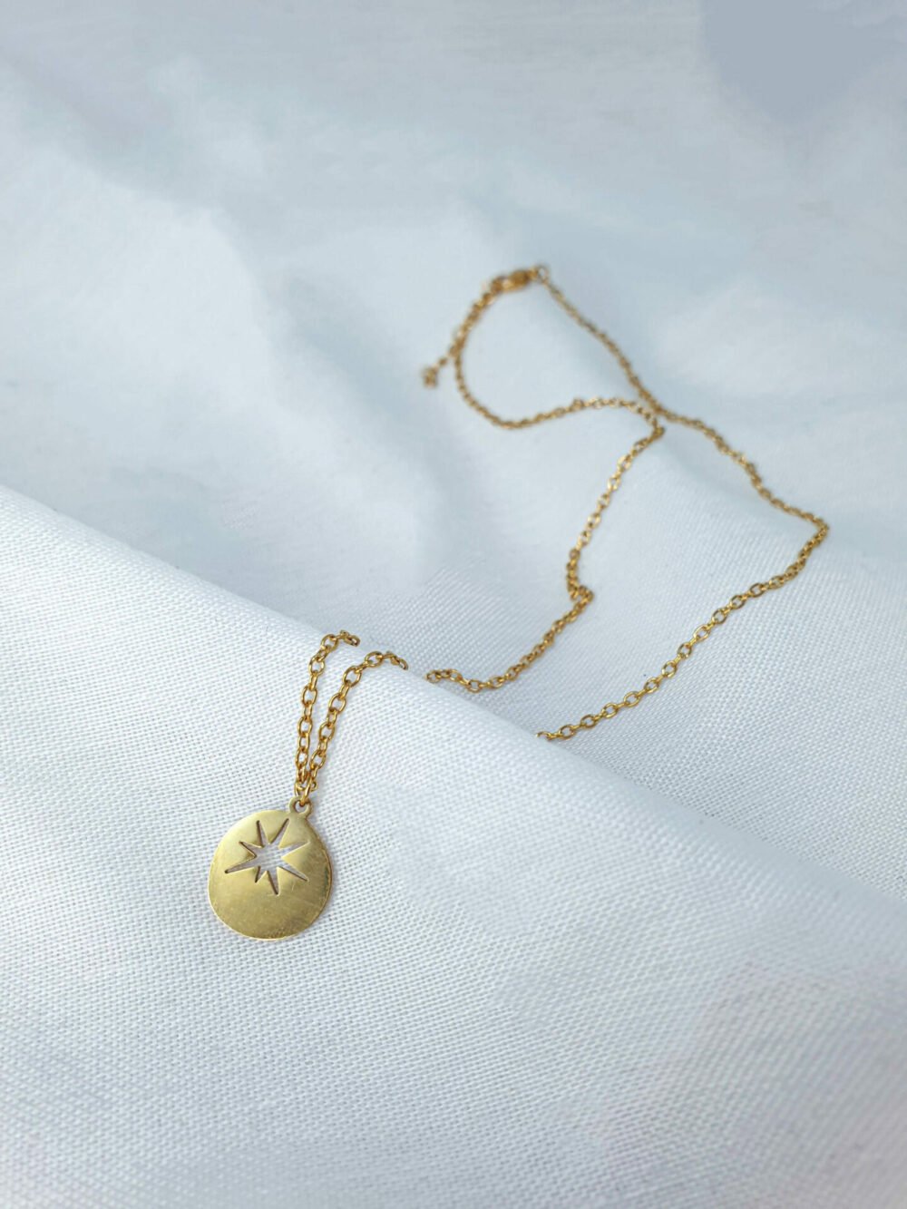 bijoux femme barcelone acier inoxydable laiton plaqué or doré fait main collier médaillon pendentif étoile
