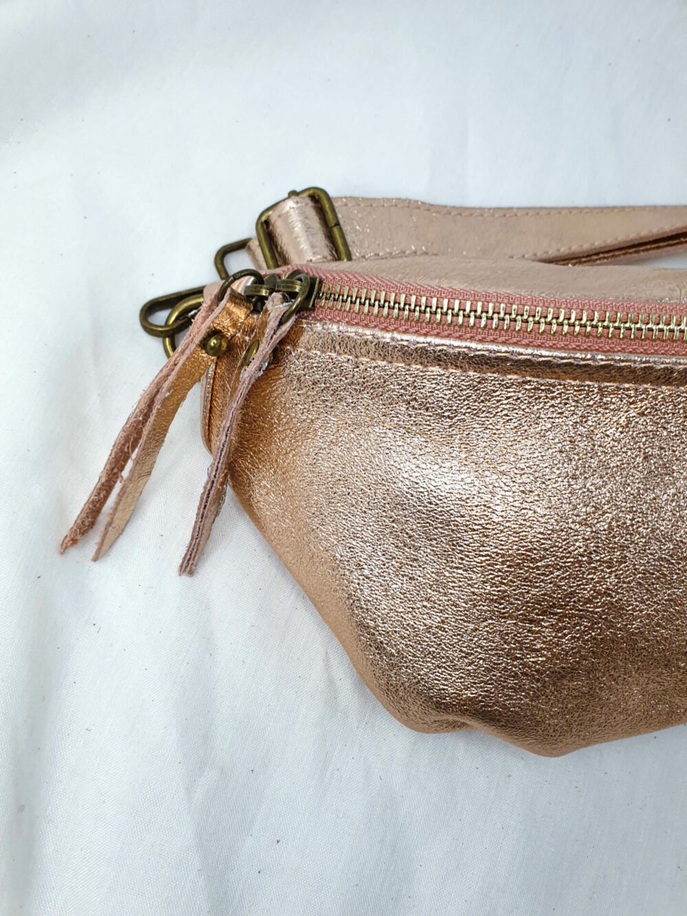 sac banane cuir métallisé barcelone rose clair